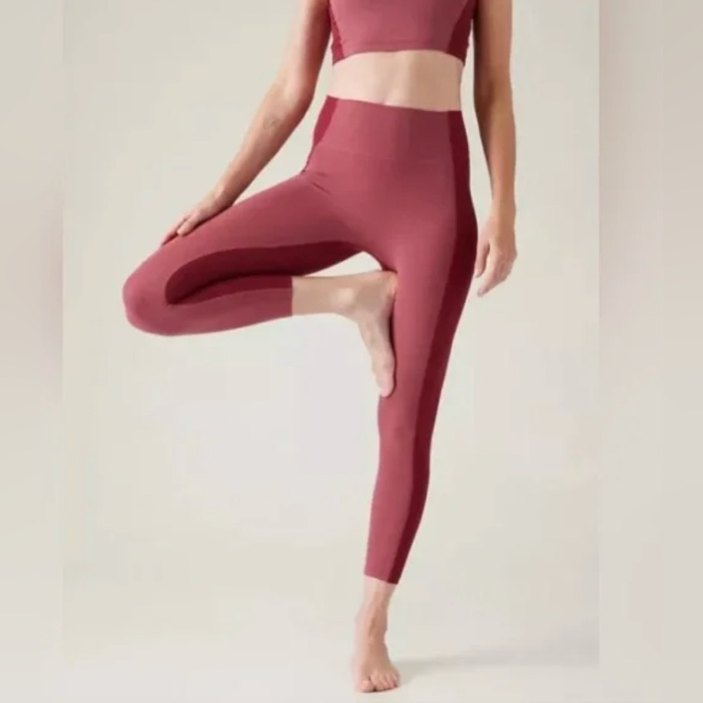 Athleta Transcend Colorblock 7/8 Tight Leggings in Berry Rose, Size: Extra Large